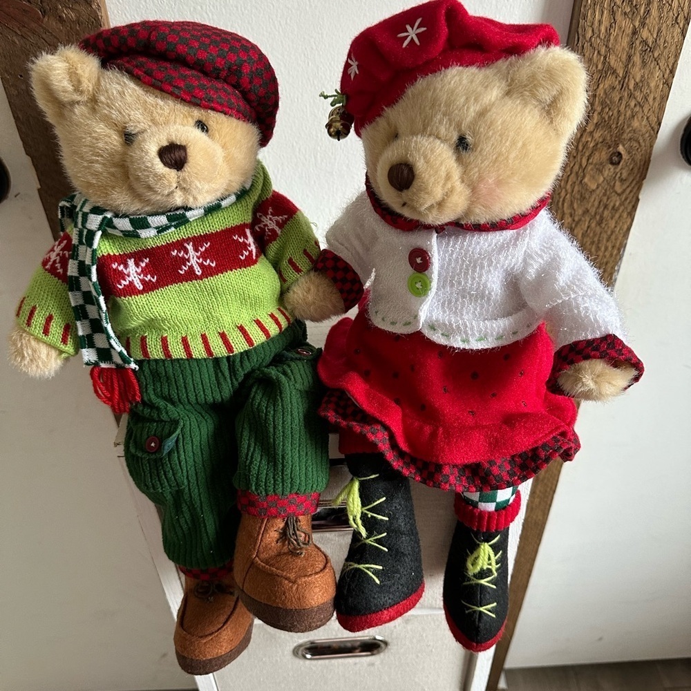 Adorable Holiday Christmas Sitting Plush Bears Holding Hands, avon Y2K